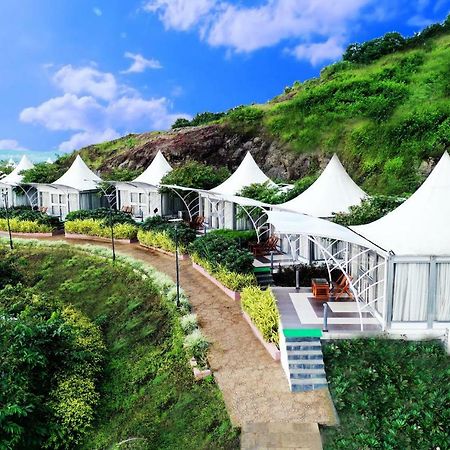 Sunnys World Hotell Pune Exteriör bild