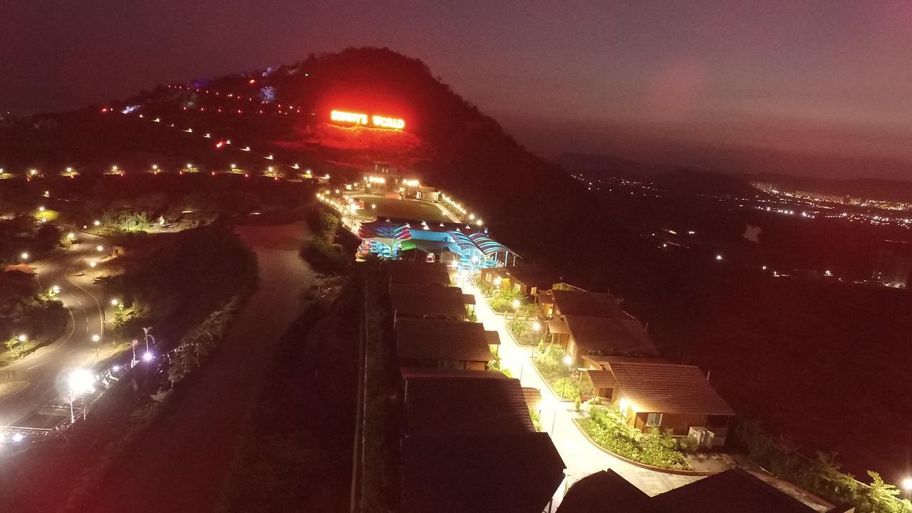 Sunnys World Hotell Pune Exteriör bild