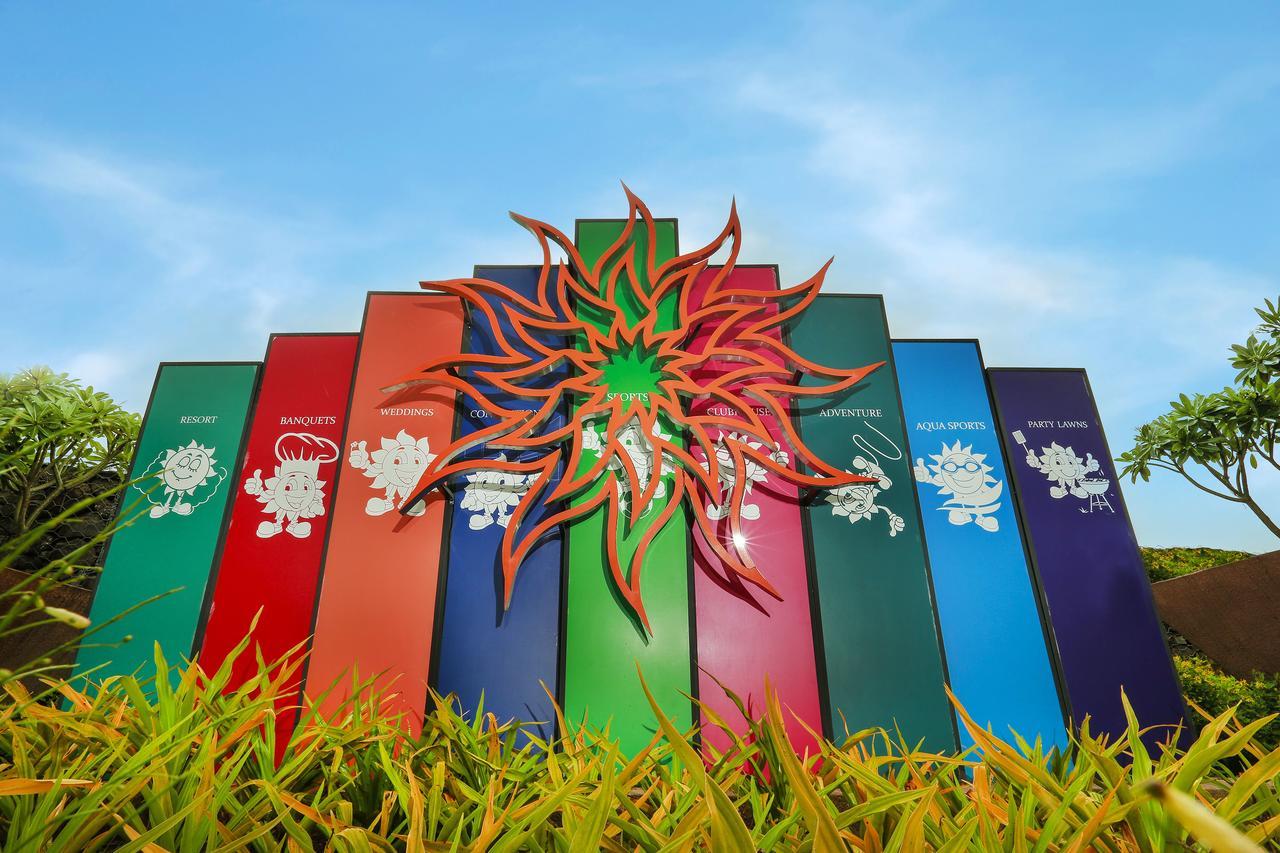 Sunnys World Hotell Pune Exteriör bild
