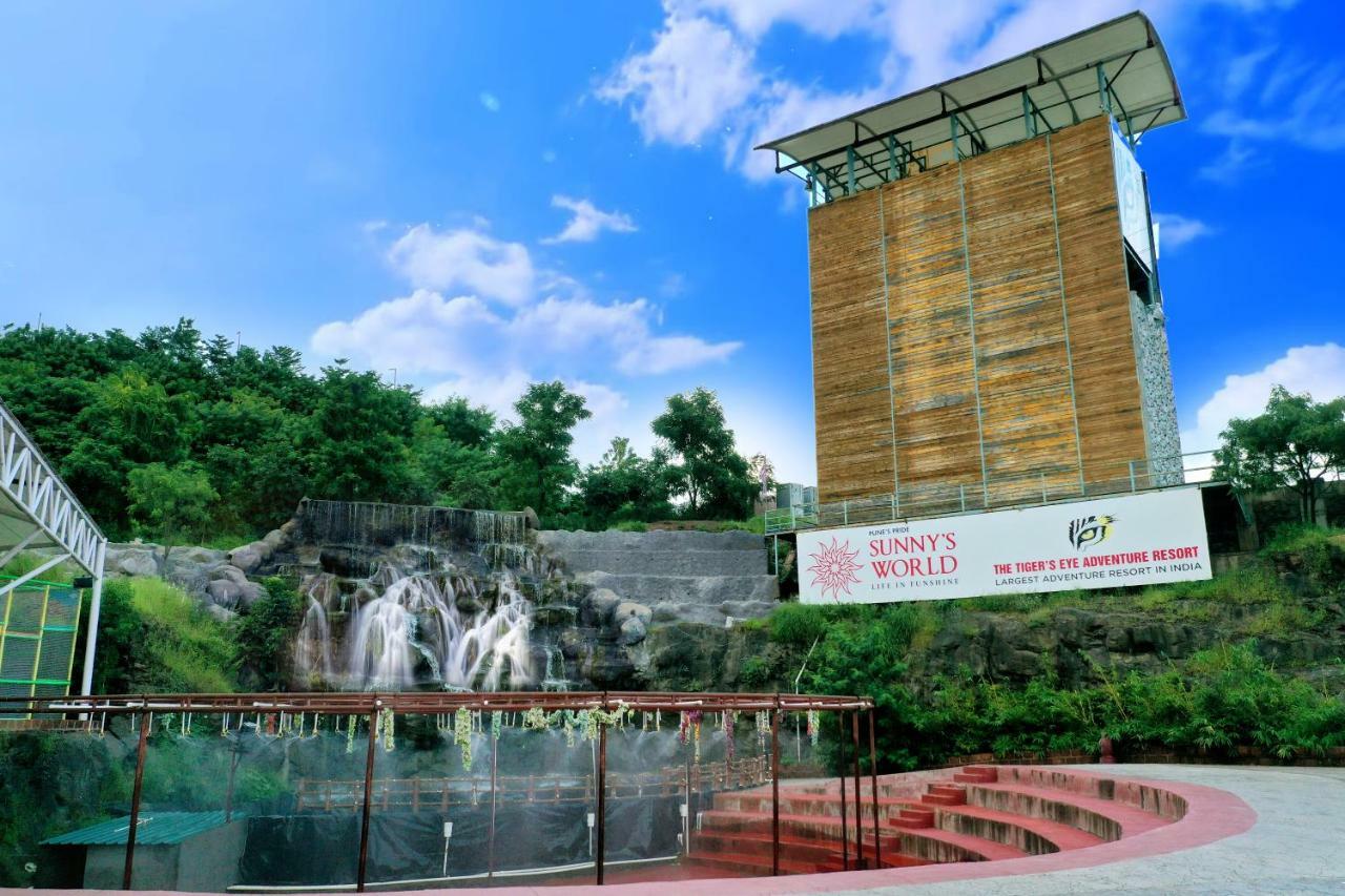Sunnys World Hotell Pune Exteriör bild