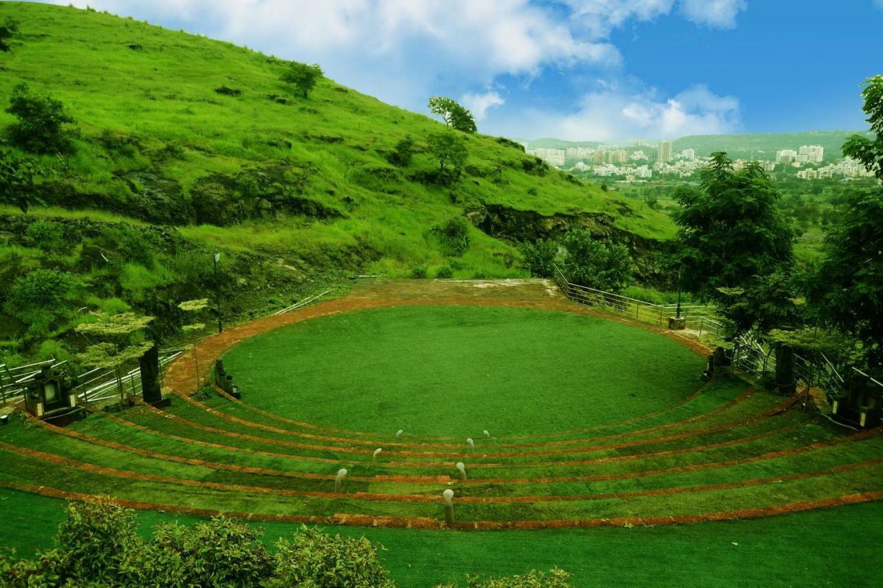 Sunnys World Hotell Pune Exteriör bild