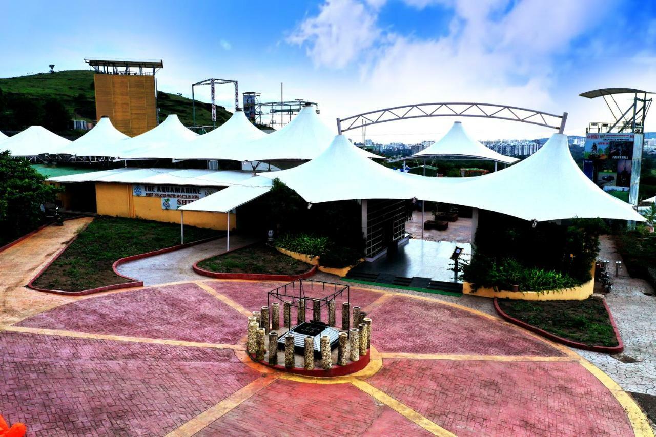 Sunnys World Hotell Pune Exteriör bild